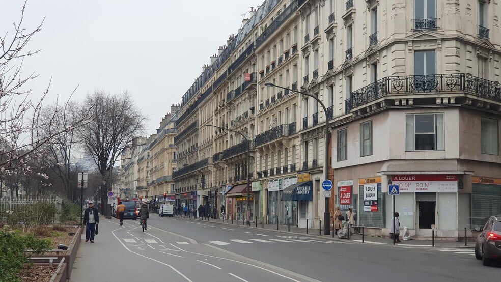 Retail in Paris for lease - Building Photo - Image 2 of 3