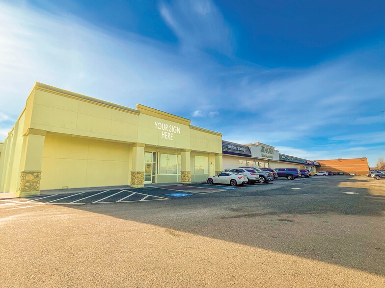 410-526 E College Way, Mount Vernon, WA for lease - Building Photo - Image 1 of 3