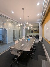 357 W Chicago Ave, Chicago, IL à louer Photo intérieure- Image 1 de 2