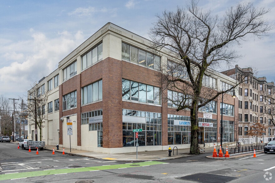 1048-1050 Commonwealth Ave, Boston, MA for lease - Primary Photo - Image 3 of 6