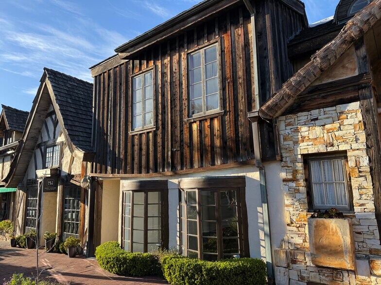 6th Ave, Carmel, CA à louer - Photo du bâtiment - Image 2 de 15