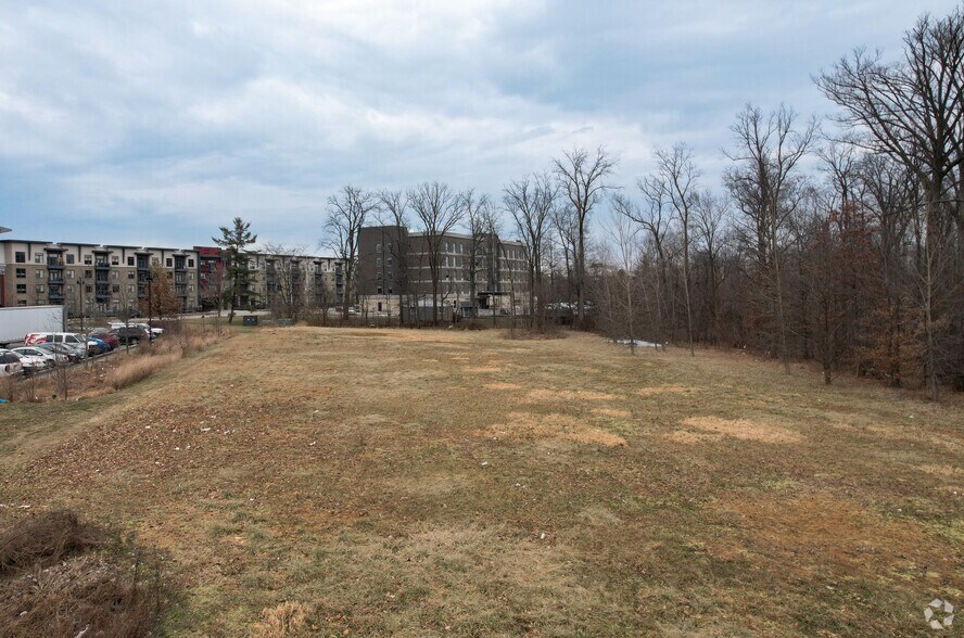 12721 Old Meridian St, Carmel, IN à louer - Photo du bâtiment - Image 2 de 2