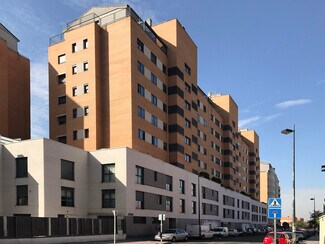 Plus de détails pour Multi-résidentiel à vendre