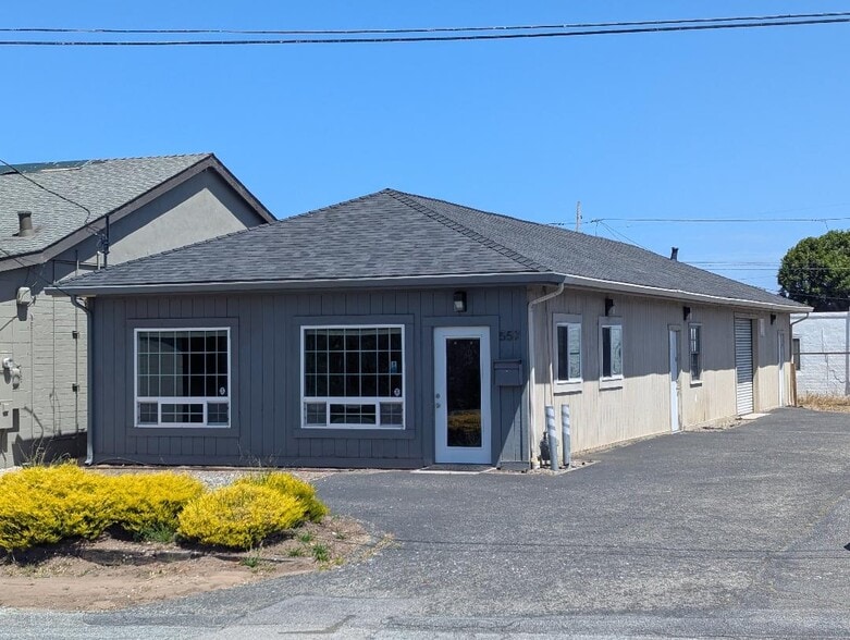 557 Charles Ave, Seaside, CA for lease - Building Photo - Image 1 of 17
