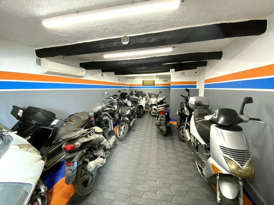 Retail in Nice for lease Building Photo- Image 1 of 5