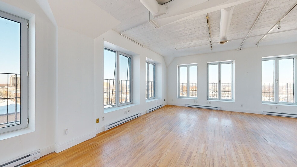 4446 Boul Saint-Laurent, Montréal, QC for lease - Matterport 3D Scan - Image 2 of 25