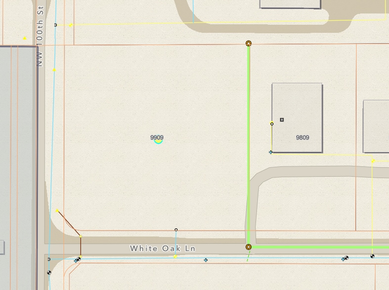 9909 White Oak Lane, Johnston, IA for sale - Building Photo - Image 2 of 3