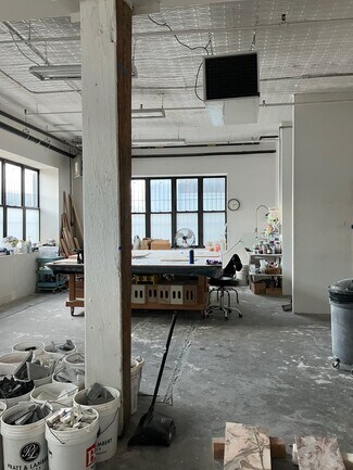 Plus de détails pour 109 Ingraham St, Brooklyn, NY - Bureau/Commerce de détail à louer
