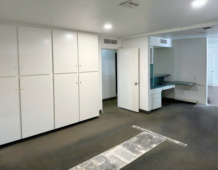 181 S Madera Ave, Kerman, CA à louer - Photo intérieure - Image 3 de 4