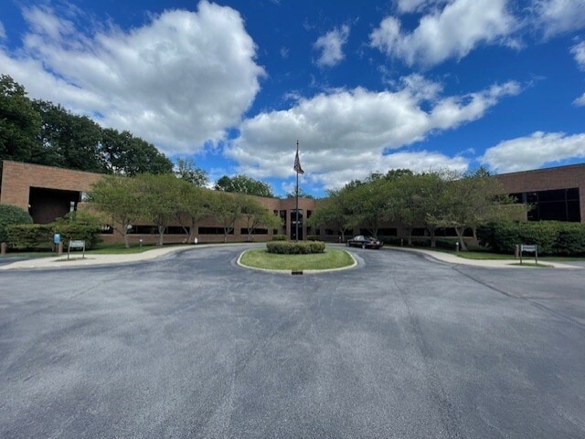 1684 Woodlands Dr, Maumee, OH for lease - Building Photo - Image 2 of 25