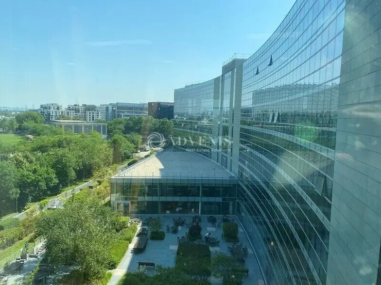 Bureau dans Rueil-Malmaison à louer - Photo du bâtiment - Image 2 de 10