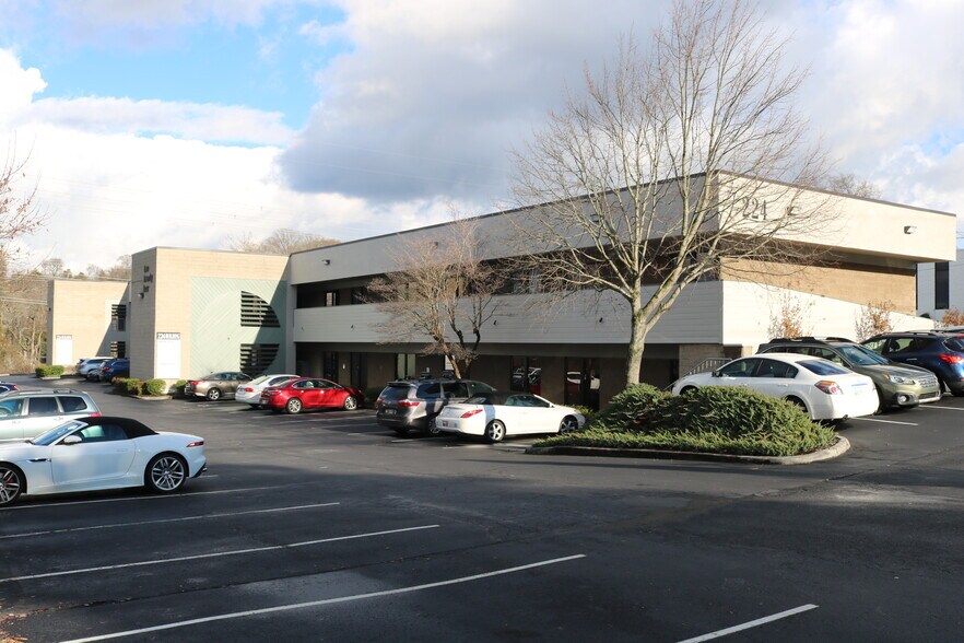 224 S Peters Rd, Knoxville, TN à louer - Photo du bâtiment - Image 1 de 4