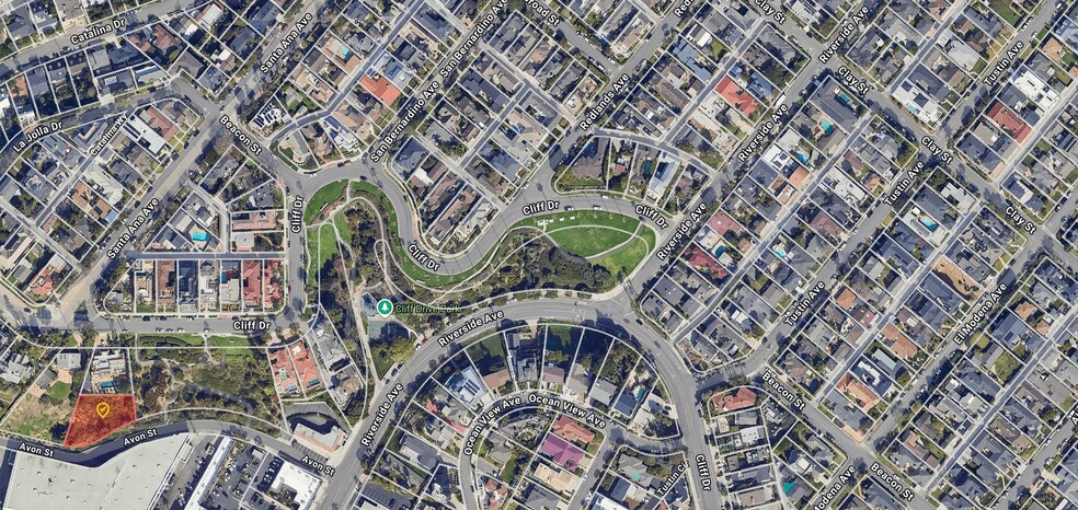 Avon Street, Newport Beach, CA à vendre - Photo du bâtiment - Image 2 de 2