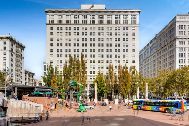 621 SW Morrison St, Portland, OR à louer - Photo du bâtiment - Image 3 de 7