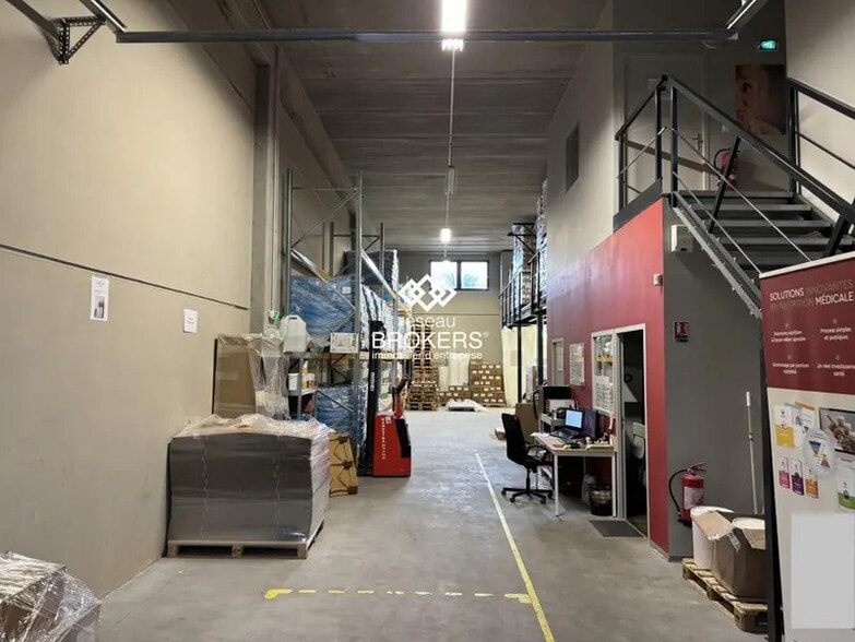 Flex in Brignais for lease - Interior Photo - Image 2 of 18