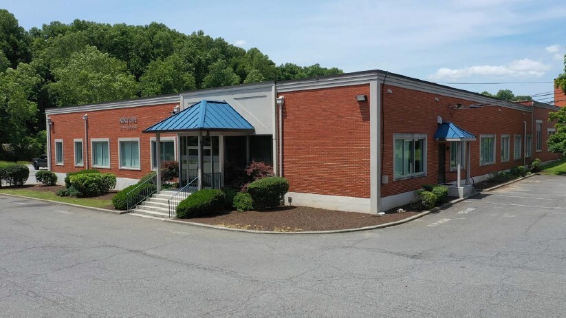 1000 Robins Rd, Lynchburg, VA for lease - Building Photo - Image 2 of 17