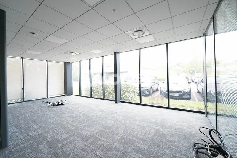 Office in Brignais for lease - Interior Photo - Image 1 of 13