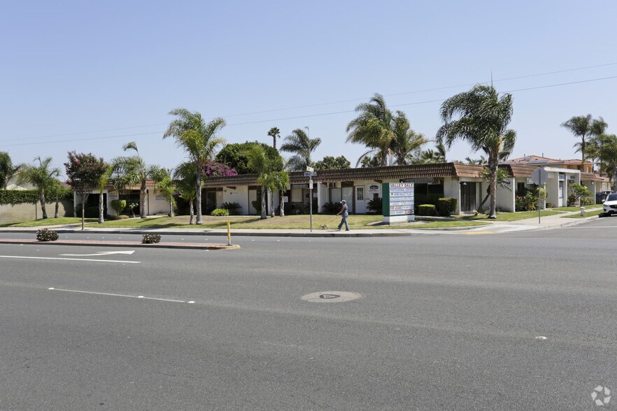9092 Talbert Ave, Fountain Valley, CA à louer - Photo du bâtiment - Image 3 de 9