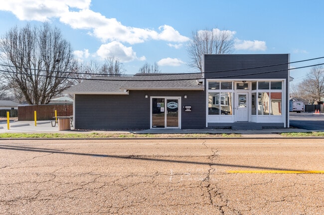 Plus de détails pour 213 E Market St, Troy, IL - Bureau à vendre