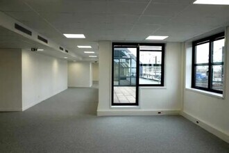 Office in Levallois-Perret for lease Interior Photo- Image 2 of 7