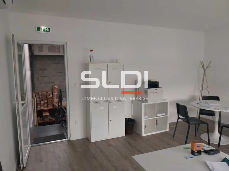 Flex in Villefontaine for lease - Interior Photo - Image 1 of 10