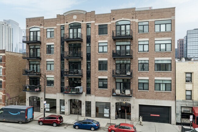 More details for 711 W Grand Ave, Chicago, IL - Multifamily for Sale