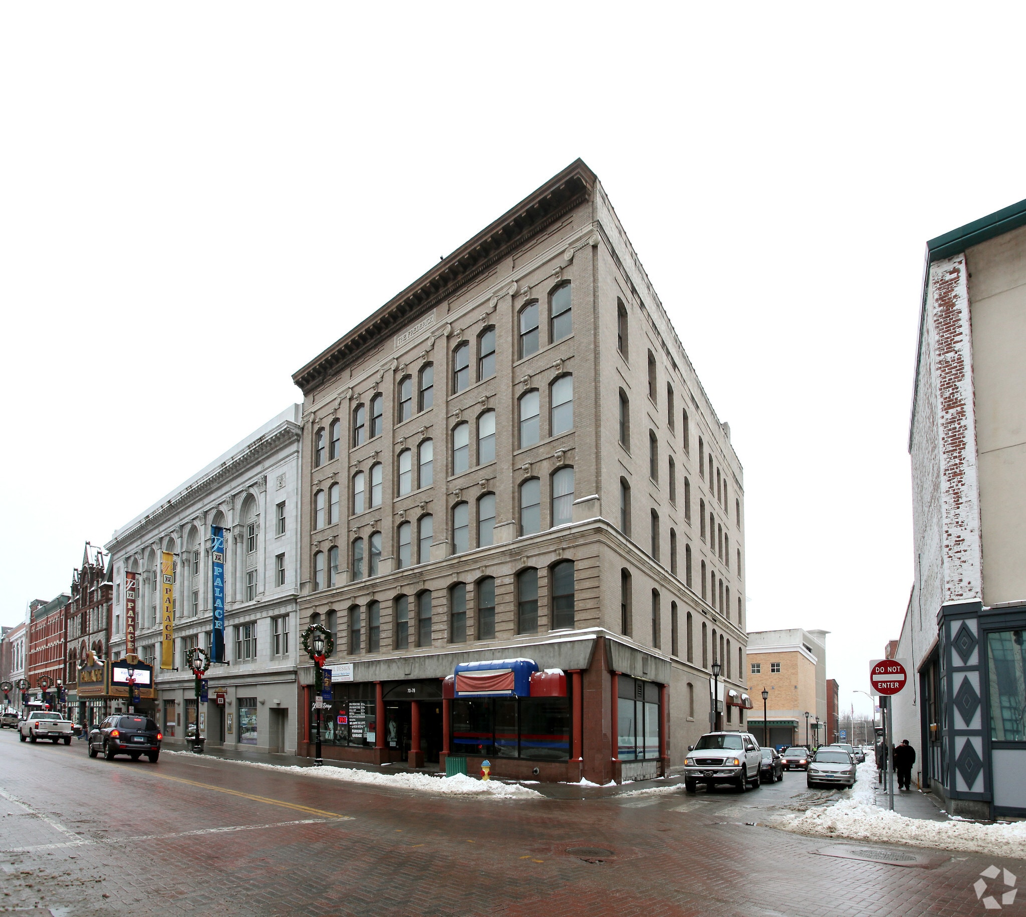 70-78 E Main St, Waterbury, CT à louer Photo du bâtiment- Image 1 de 3
