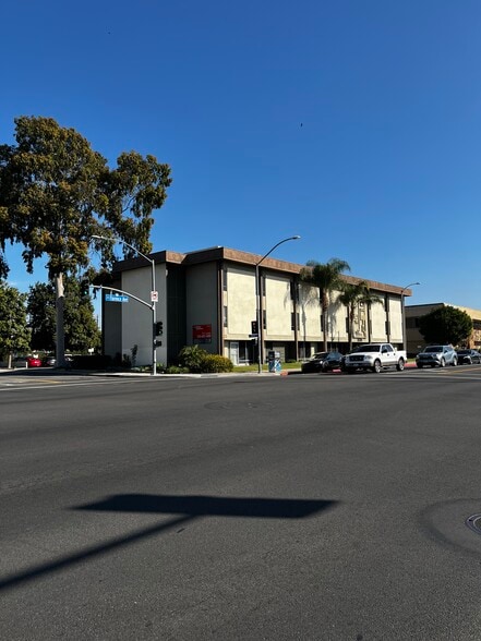 8301 Florence Ave, Downey, CA for lease - Building Photo - Image 3 of 24