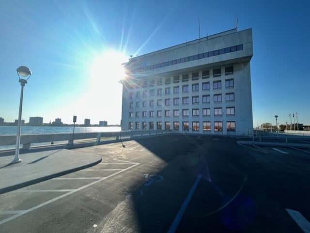 100 McMorran Blvd, Port Huron, MI for sale - Building Photo - Image 1 of 8