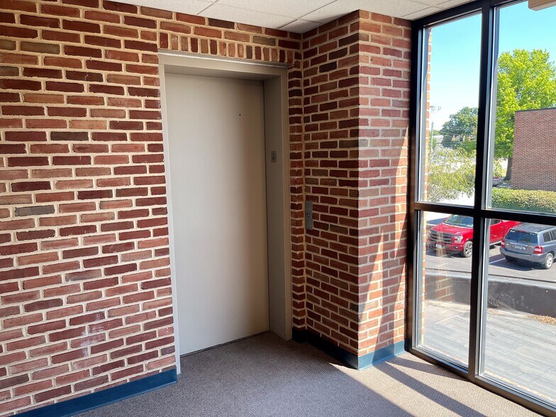 5010 E Trindle Rd, Mechanicsburg, PA à vendre - Photo du bâtiment - Image 3 de 3