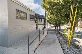 2302 Highly St, Saint Joseph, MO for lease Building Photo- Image 2 of 22