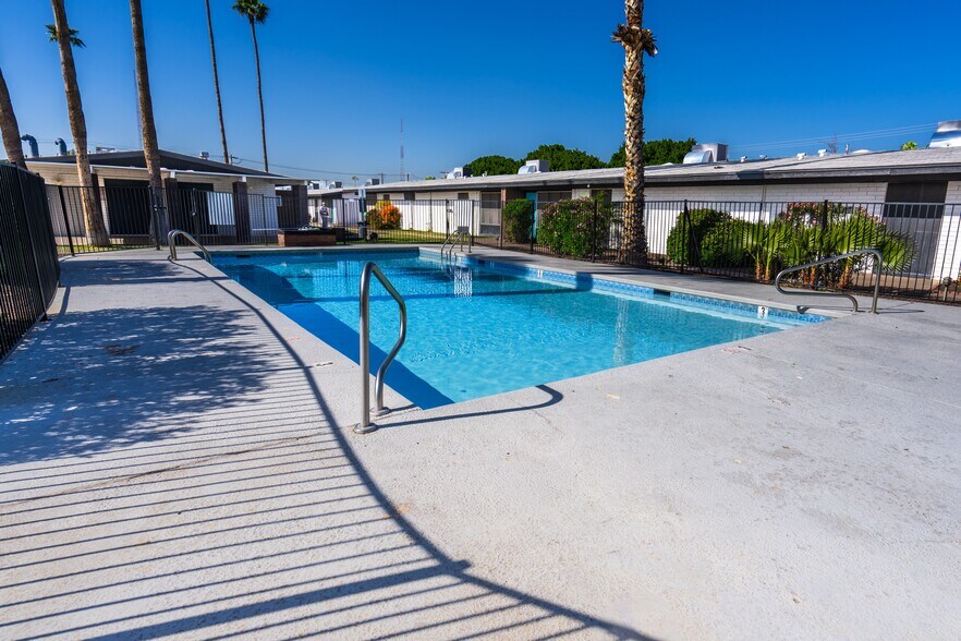 2620 N 40th St, Phoenix, AZ à vendre - Photo du bâtiment - Image 2 de 48