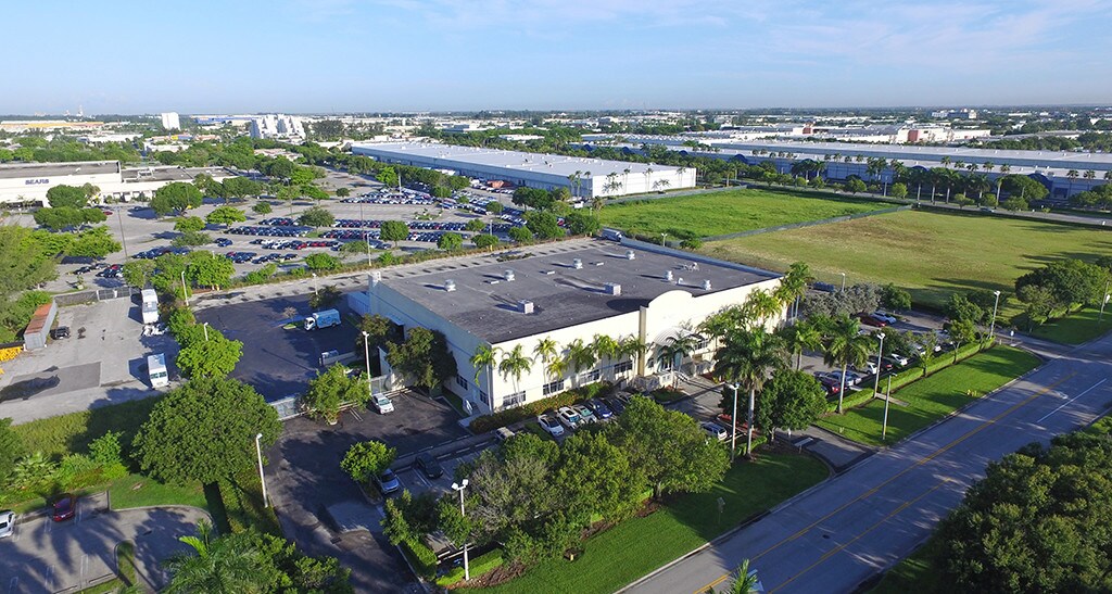 1600 NW 102nd Ave, Miami, FL à vendre Photo du bâtiment- Image 1 de 1