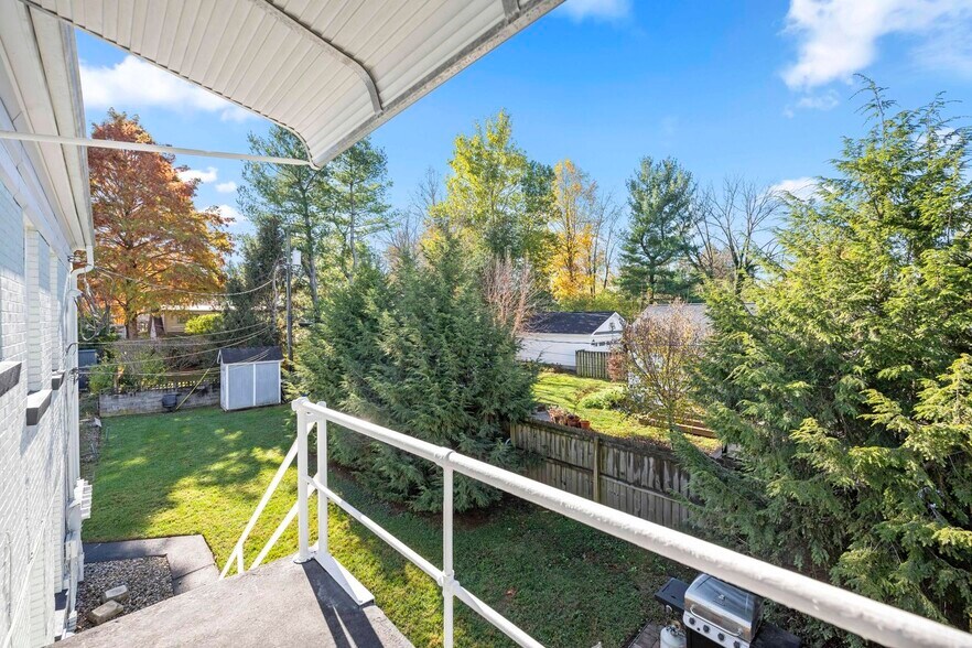 1802 Carolyn Dr, Lexington, KY à vendre - Photo du bâtiment - Image 3 de 13