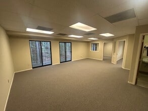 9860 SW Hall Blvd, Tigard, OR for lease Interior Photo- Image 1 of 3