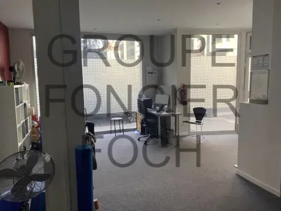 Office/Retail in Lyon for lease Interior Photo- Image 1 of 2