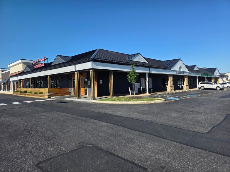700-714 Ash Blvd, Middletown, DE for lease - Building Photo - Image 1 of 4