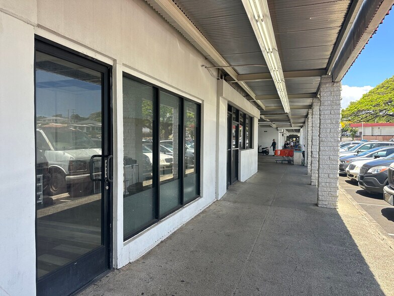 850 Kamehameha Hwy, Pearl City, HI à louer - Photo du bâtiment - Image 3 de 4