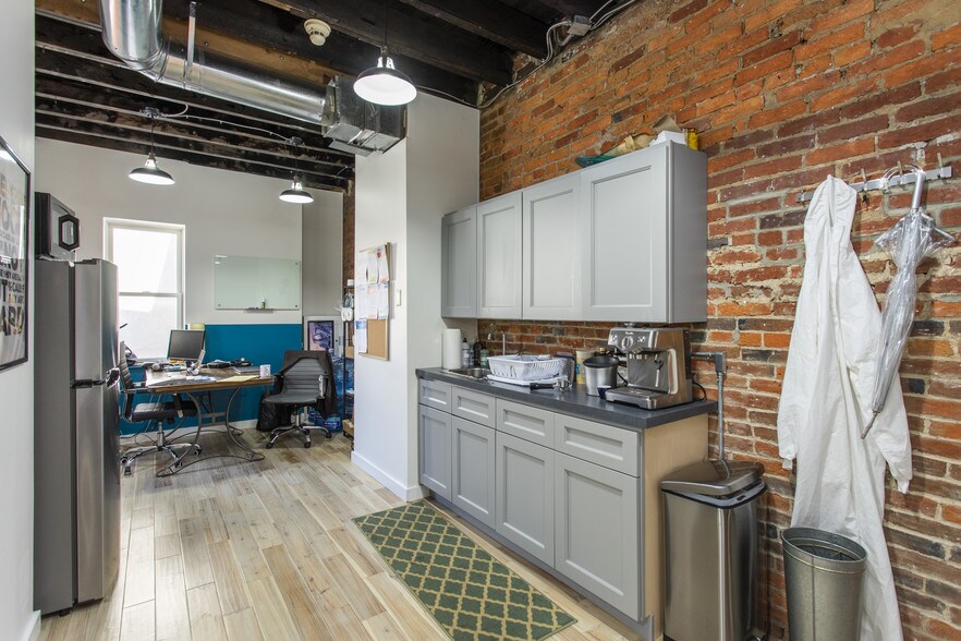 319 Bainbridge St, Philadelphia, PA à vendre - Photo du bâtiment - Image 2 de 28