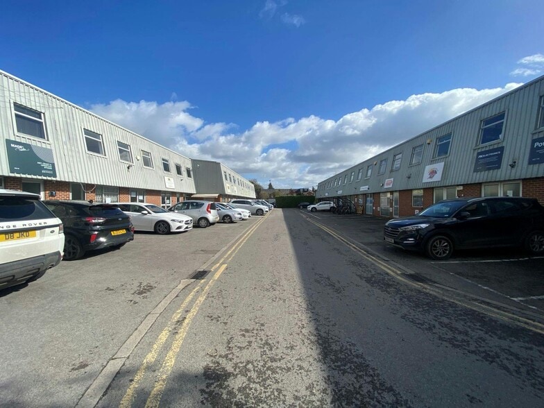 Southview Park, Reading for lease - Building Photo - Image 2 of 11