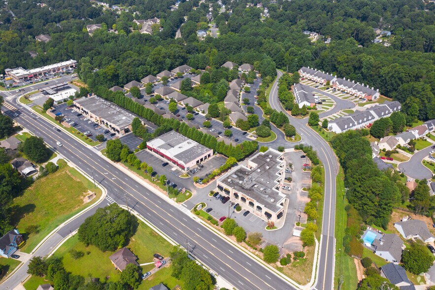 2775 Cruse Rd, Lawrenceville, GA à louer - Photo du bâtiment - Image 2 de 7