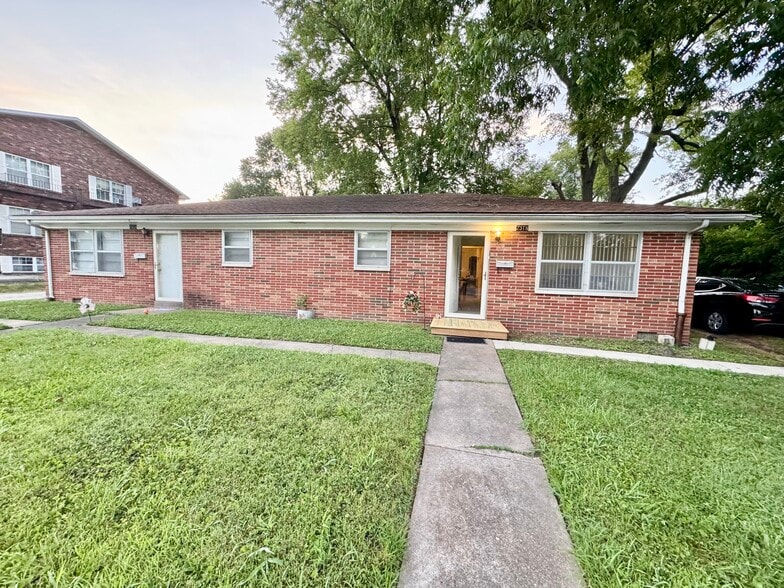 2314 Frank Scott Pky W, Belleville, IL for sale - Building Photo - Image 3 of 9