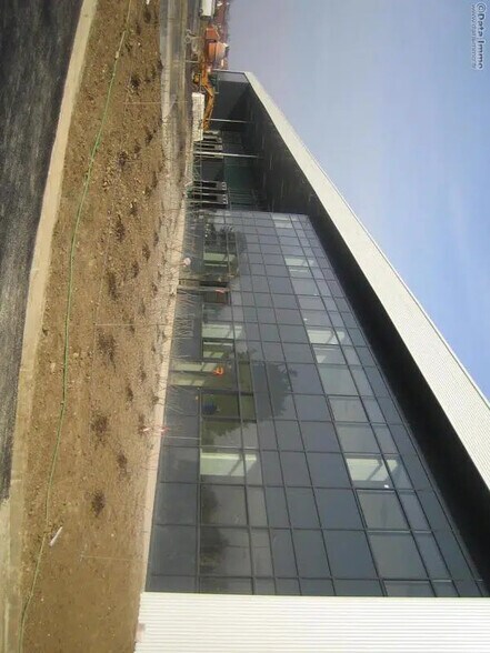 Industrial in Marly-la-Ville for lease - Building Photo - Image 3 of 19