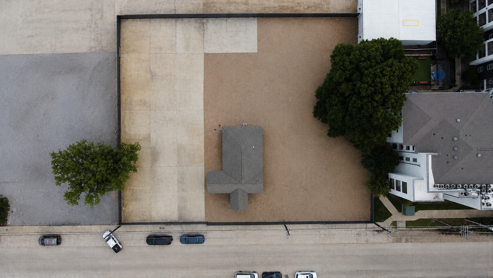 2618 Bomar Ave, Dallas, TX for lease - Building Photo - Image 2 of 18