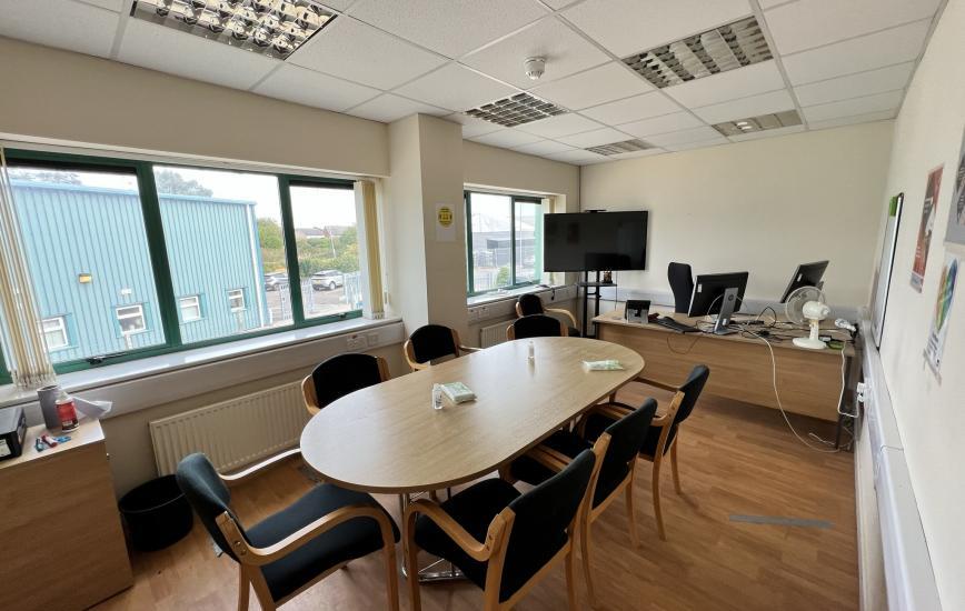 51 Maurice Gaymer Rd, Attleborough for lease - Interior Photo - Image 3 of 4