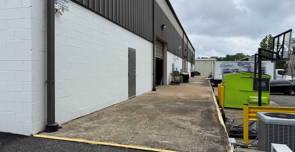 11351 International Dr, Richmond, VA for lease - Building Photo - Image 3 of 7