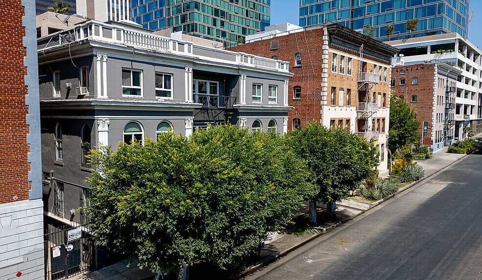 681 Shatto Pl, Los Angeles, CA à vendre - Photo du bâtiment - Image 2 de 16