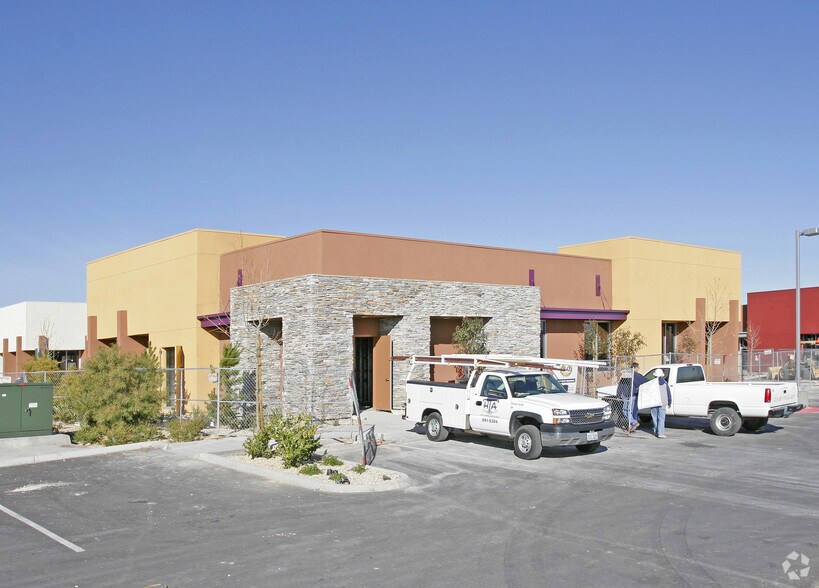 7000 Smoke Ranch Rd, Las Vegas, NV à louer - Photo du bâtiment - Image 2 de 21