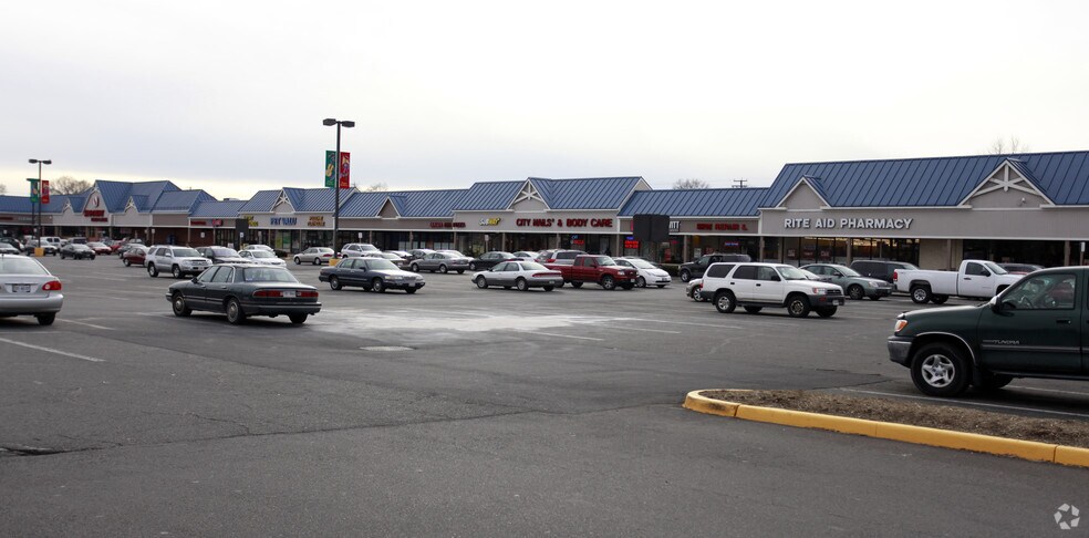 6050-6144 Rose Hill Dr, Alexandria, VA à louer - Photo principale - Image 2 de 13