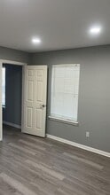 310 W Murray St, Manor, TX for lease Building Photo- Image 2 of 6